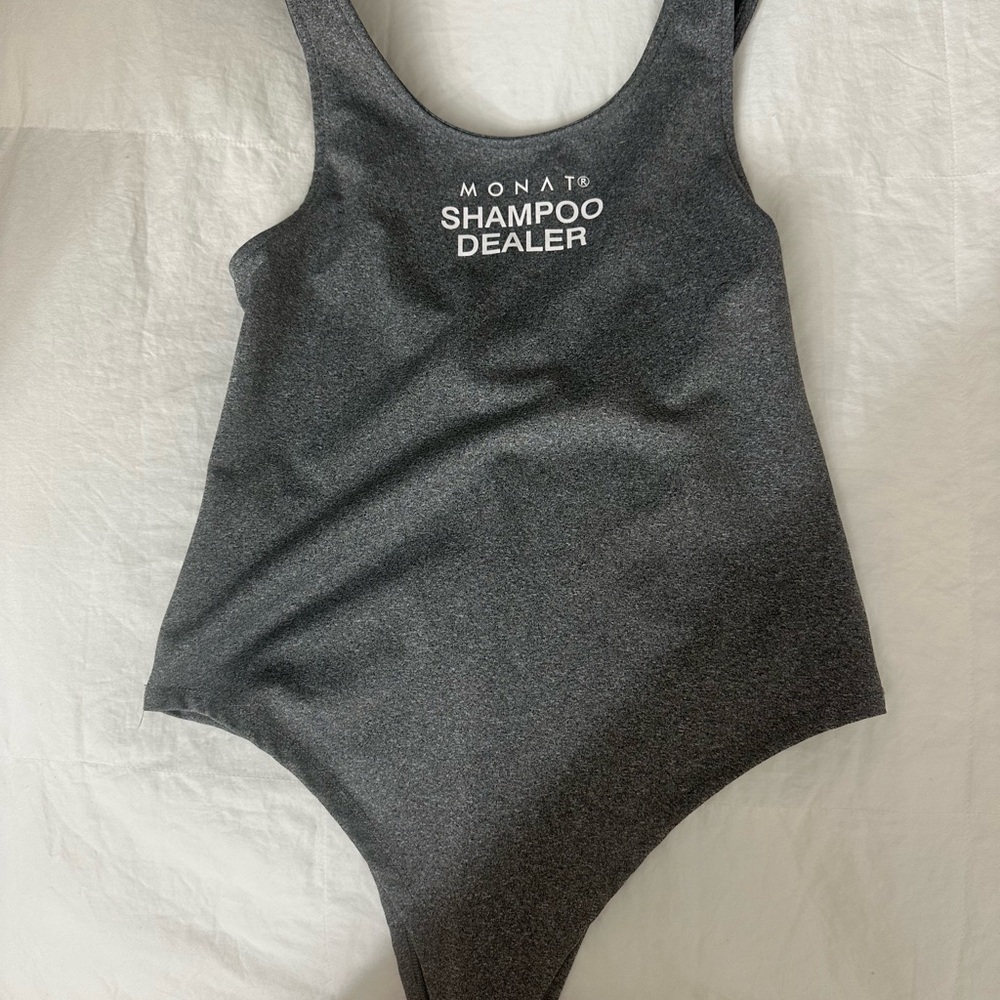 MONAT BEAUTY shampoo dealer grey bodysuit

#nwm #monat